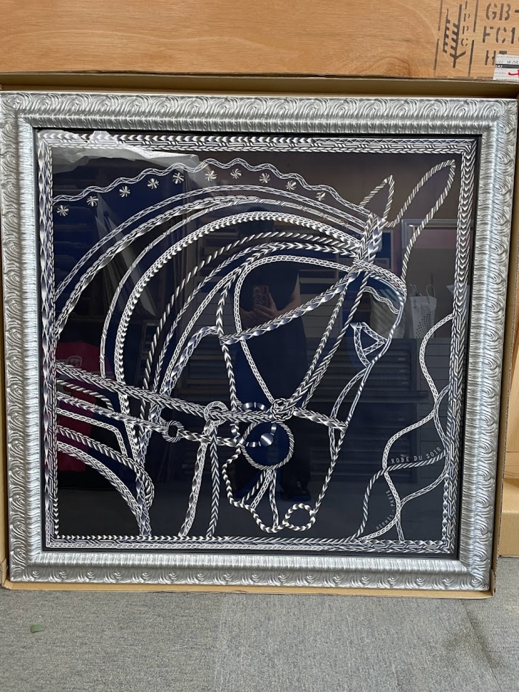 スカーフ額装のご案内です。