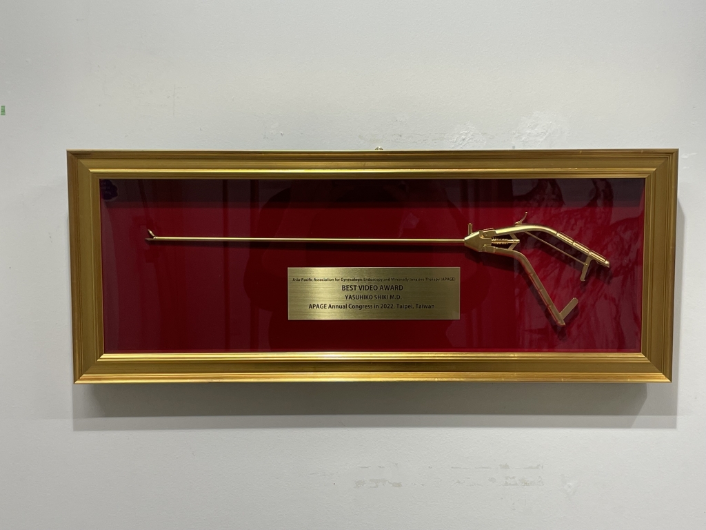 医療器具　額装
プレート付き